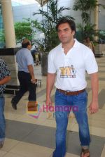Sohail Khan of Mumbai heroes snapped in Mumbai Airport on 6th June 2011 (7).JPG