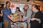 Vivek Oberoi at CPAA art exhibition in Breach Candy on 6th June 2011 (43).JPG