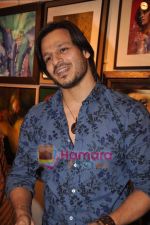 Vivek Oberoi at CPAA art exhibition in Breach Candy on 6th June 2011 (77).JPG