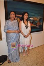 Asha Bhosle at Madhuri Badhuri art exhibition in Kalaghoda on 8th June 2011 (37).JPG