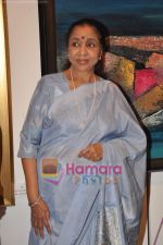 Asha Bhosle at Madhuri Badhuri art exhibition in Kalaghoda on 8th June 2011 (5).JPG