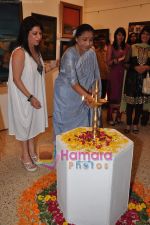 Asha Bhosle at Madhuri Badhuri art exhibition in Kalaghoda on 8th June 2011 (51).JPG