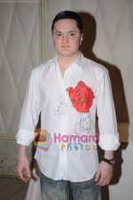Gautam Singhania at Poonam Soni, Nawaz Singhania come together to launch S2, a contemporary jewellery label in Tote On the Turf on 9th June 2011 (10).JPG