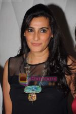 Mana Shetty at Poonam Soni, Nawaz Singhania come together to launch S2, a contemporary jewellery label in Tote On the Turf on 9th June 2011 (7).JPG