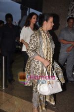 Aishwarya Rai Bachchan snapped at Airport on 10th June 2011 (5).JPG