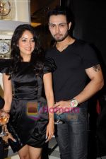Vidya Malvade with Romeo Gates at Bvlgari watch launch at Rose Watch Bar in Breach Candy on 10th June 2011.JPG