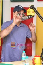Vinay Pathak promotes Bheja Fry 2 on 98.3 FM Radio Mirchi on 12th June 2011 (12).JPG