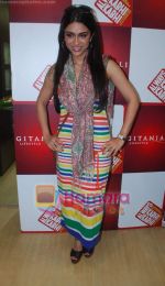 Zoa Morani at Gitanjali D_damas new collection launch in Atria Mall on 15th June 2011 (4).JPG
