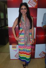 Zoa Morani at Gitanjali D_damas new collection launch in Atria Mall on 15th June 2011 (8).JPG