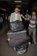 Anupam Kher leave for IIFA in Airport on 20th June 2011 (38).JPG