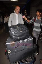 Anupam Kher leave for IIFA in Airport on 20th June 2011 (39).JPG