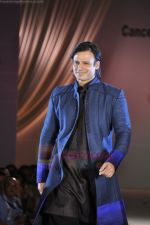 Vivek Oberoi at Pidilite-CPAA charity fashion show in Intercontinental The Lalit, Mumbai on 19th June 2011 (89).JPG