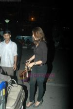 Aarti Chhabria leave for IIFA in Mumbai Airport on 21st June 2011 (19).JPG