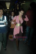 Amisha Patel leave for IIFA in Mumbai Airport on 21st June 2011 (13).JPG