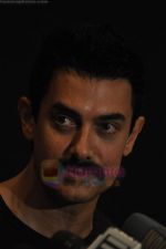 Aamir Khan unveils his item number song in Delhi Belly in Taj Land_s End on 23rd June 2011 (10).JPG