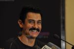 Aamir Khan unveils his item number song in Delhi Belly in Taj Land_s End on 23rd June 2011 (14).JPG