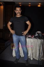 Aamir Khan unveils his item number song in Delhi Belly in Taj Land_s End on 23rd June 2011 (16).JPG