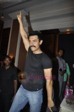 Aamir Khan unveils his item number song in Delhi Belly in Taj Land_s End on 23rd June 2011 (18).JPG