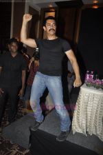 Aamir Khan unveils his item number song in Delhi Belly in Taj Land_s End on 23rd June 2011 (21).JPG
