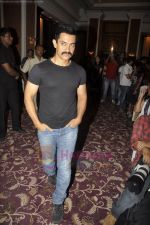 Aamir Khan unveils his item number song in Delhi Belly in Taj Land_s End on 23rd June 2011 (4).JPG