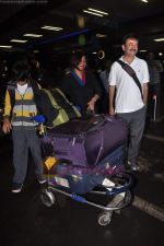 Rajkumar Hirani leave for IIFA on 22nd June 2011  (19).JPG