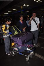 Rajkumar Hirani leave for IIFA on 22nd June 2011  (21).JPG