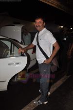 Rajkumar Hirani leave for IIFA on 22nd June 2011  (5).JPG