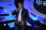 Salman Khan launches Blackberry Playbook  in Grand Hyatt, Mumbai on 22nd June 2011 (34).JPG
