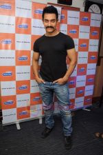 Aamir Khan visits Radio City in Bandra, Mumbai on 23rd June 2011 (25).JPG