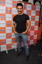 Aamir Khan visits Radio City in Bandra, Mumbai on 23rd June 2011 (26).JPG