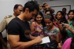 Aamir Khan visits Radio City in Bandra, Mumbai on 23rd June 2011 (3).JPG