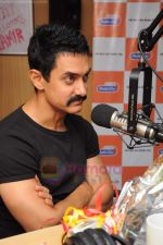 Aamir Khan visits Radio City in Bandra, Mumbai on 23rd June 2011 (7).JPG