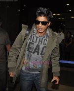 Shahrukh Khan leaves for IIFA Toronto on 23rd June 2011 (11).JPG