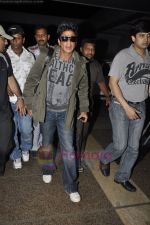 Shahrukh Khan leaves for IIFA Toronto on 23rd June 2011 (9).JPG