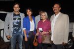 Vivek Oberoi leaves for IIFA with family in Mumbai Airport on 23rd June 2011 (22).JPG