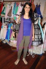 Shona Mohapatra at Aarna Exhibition in Kalaghoda, Mumbai on 24th June 2011 (57).JPG
