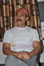 Aamir Khan at Vir Das stand up comedy act in Andrews on 26th June 2011 (37).JPG