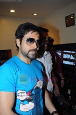 Emraan Hashmi at Reliance store in Vashi on 1st July 2011 (17).JPG