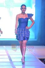 Aanchal Kumar walk the ramp for INIFD Annual Fashion show in St Andrews on 2nd July 2011 (33).JPG