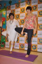 Yana Gupta with Shelly Khera of SLIM SUTRA launches Meditation and Slimming DVD in Planet M on 2nd July 2011  (29).JPG