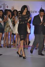 Sushmita Sen unveils the final 20 contestants for IAMSHE pageant in Trident, Mumbai on 4th July 2011 (48).JPG