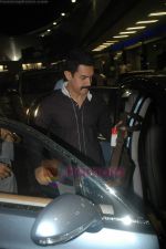 Aamir Khan return from London after Dellhi Belly premiere on 5th July 2011 (15).JPG