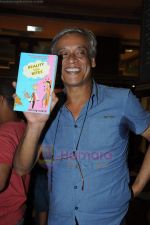 Sudhir Mishra at Reality Bytes book release by Anurag Anand in Landmark, Mumbai on 5th July 2011 (1).JPG
