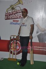 Virender Sehwag meets Colgate Maxfresh contest winners in Intercontinental Lalit, Mumbai on 7th July 2011 (17).JPG
