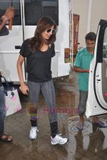 Bipasha Basu snapped after a photo shoot in Mehboob on 8th July 2011 (29).JPG