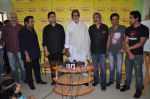 Amitabh Bachchan, Prakash Jha, Shankar Mahadevan,Parsoon Joshi, Loy Mendonsa, Prateik Babbar, Manoj Bajpai with Aarakshan team at Radio Mirchi in Lower Parel on 11th July 2011 (12).JPG