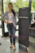 I am She contestants at Vero Moda store on 11th July 2011 (102).JPG