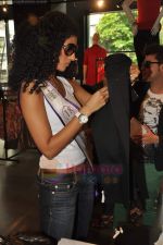 I am She contestants at Vero Moda store on 11th July 2011 (6).JPG