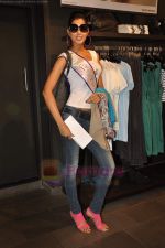 I am She contestants at Vero Moda store on 11th July 2011 (61).JPG