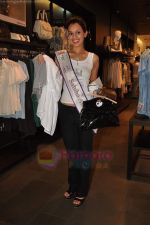 I am She contestants at Vero Moda store on 11th July 2011 (83).JPG